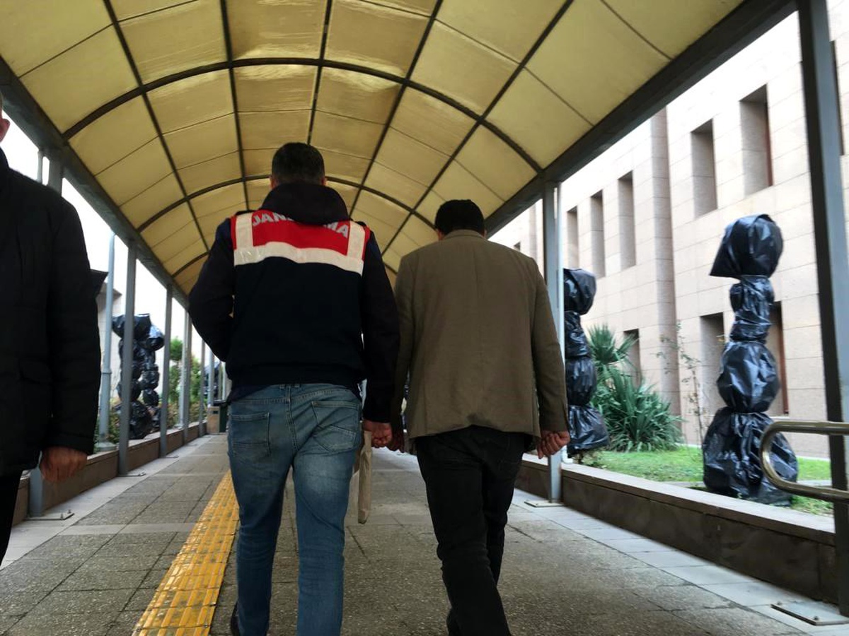 İzmir\'de terör örgütü mensubu 4 şüpheli yakalandı