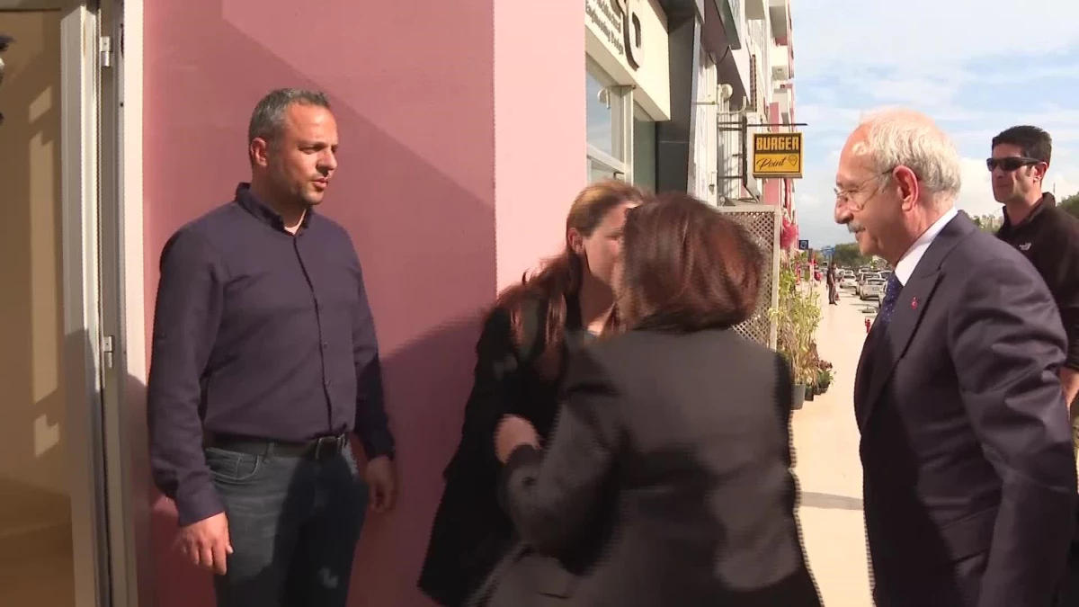 Kılıçdaroğlu, Eşi Selvi Kılıçdaroğlu ile Birlikte; Adıyaman İsias Hotel\'de Hayatını Kaybedenlerin KKTC\'deki Ailelerini Ziyaret Etti