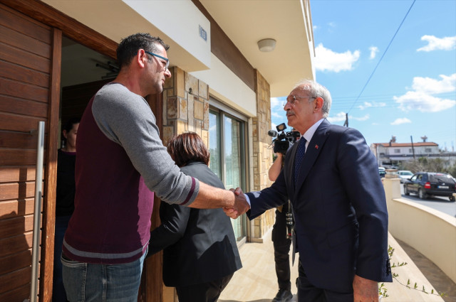 Kemal Kılıçdaroğlu'ndan, Adıyaman'daki İsias Hotel'de Hayatını Kaybeden KKTC'li Genç Sporcuların Ailelerine Taziye Ziyareti