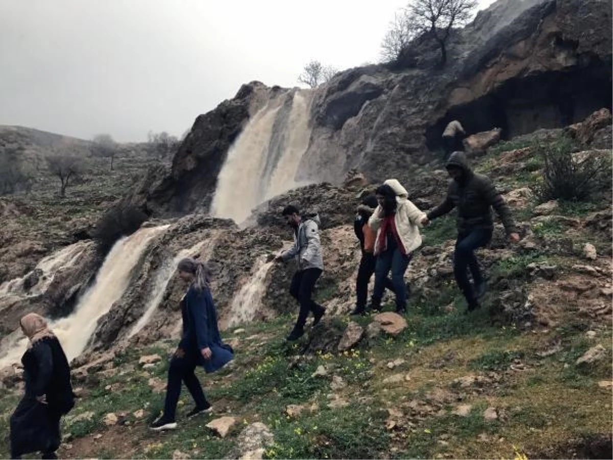 KUVVETLİ YAĞIŞLARIN ARDINDAN GAP ŞELALESİ, 3 YIL SONRA YENİDEN AKMAYA BAŞLADI