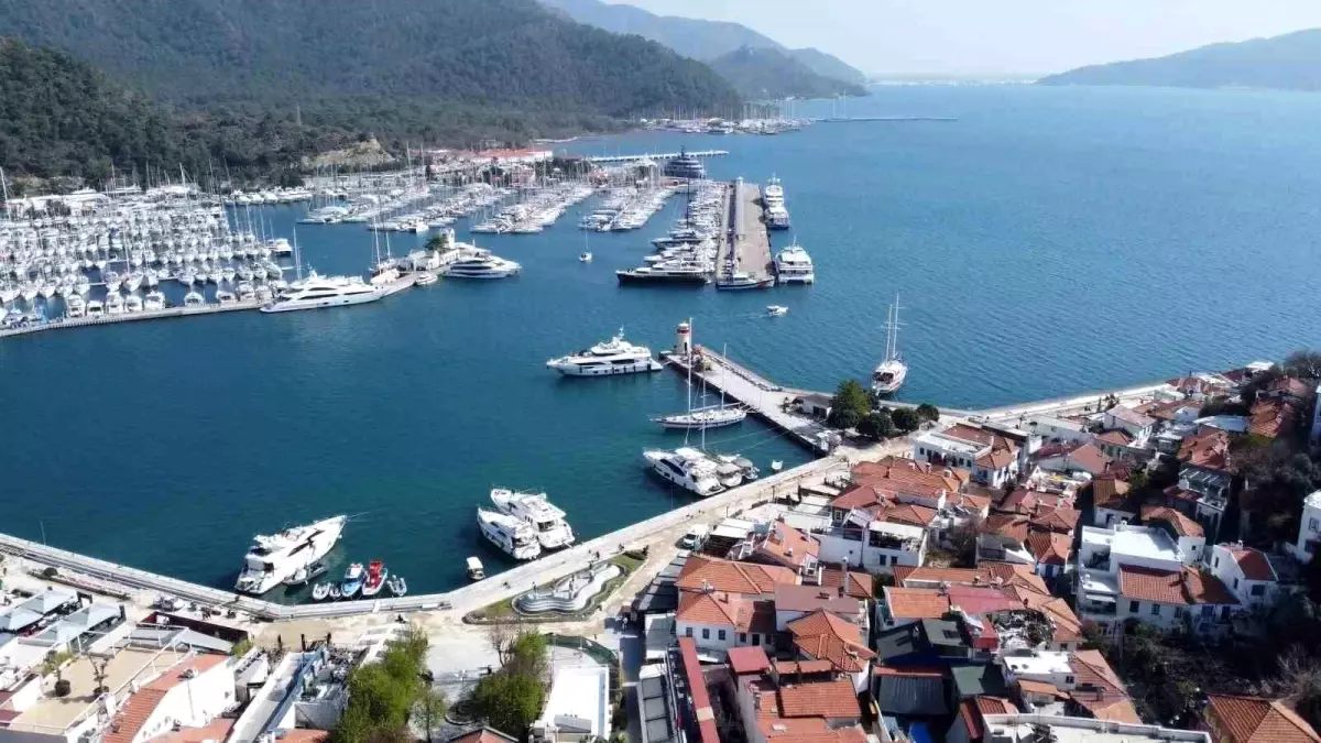 Marmaris\'te oteller hazırlıklarını yaparak misafirlerini beklemeye başladı