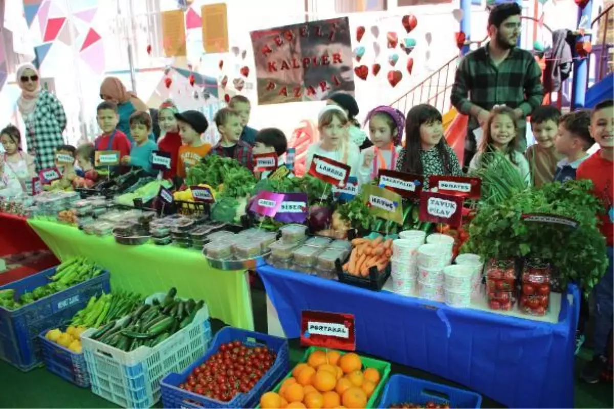 MİNİKLER HALK PAZARI KURUP, DEPREMZEDELER İÇİN SATIŞ YAPTI