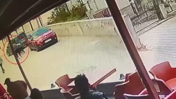 Okuldaki tartışma kanlı bitti! 12 yaşındaki çocuk, 16 yaşındaki çocuğu bıçakladı Okuldaki tartışma kanlı bitti! 12 yaşındaki çocuk, 16 yaşındaki çocuğu bıçakladı