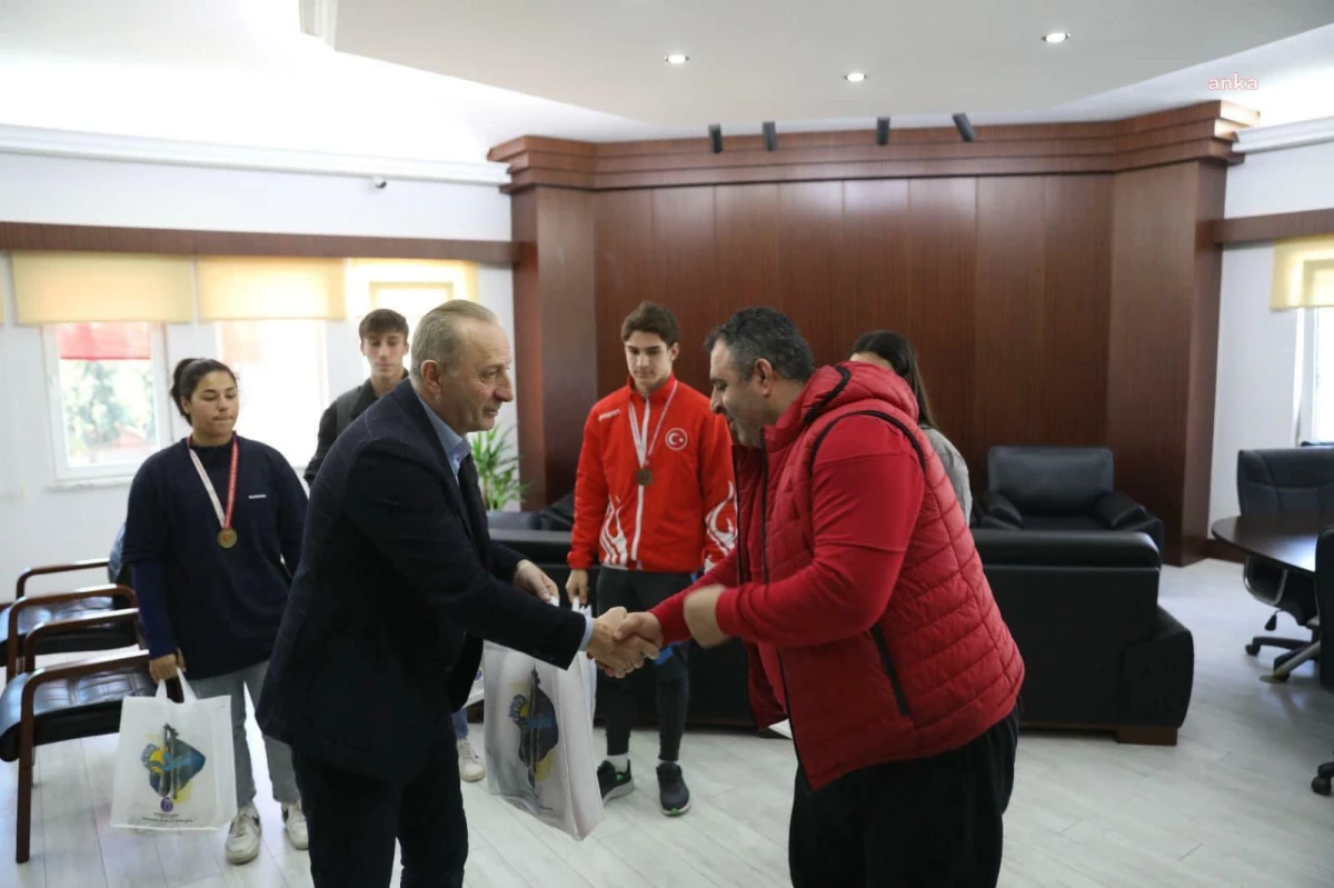 Şampiyon Boksörlerden Didim Belediye Başkanı Atabay\'a Ziyaret