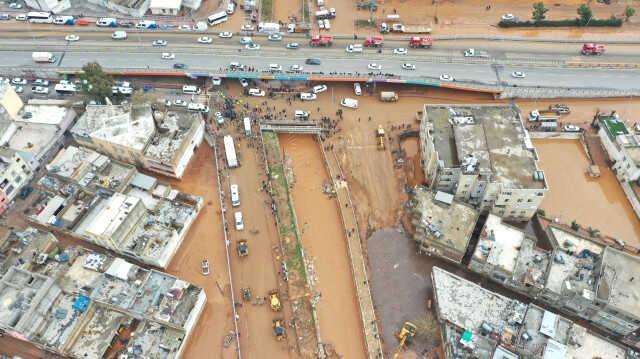 Şanlıurfa'da selden etkilenen Karakoyun Deresi civarı temizleniyor Şanlıurfa'da selden etkilenen Karakoyun Deresi civarı temizleniyor