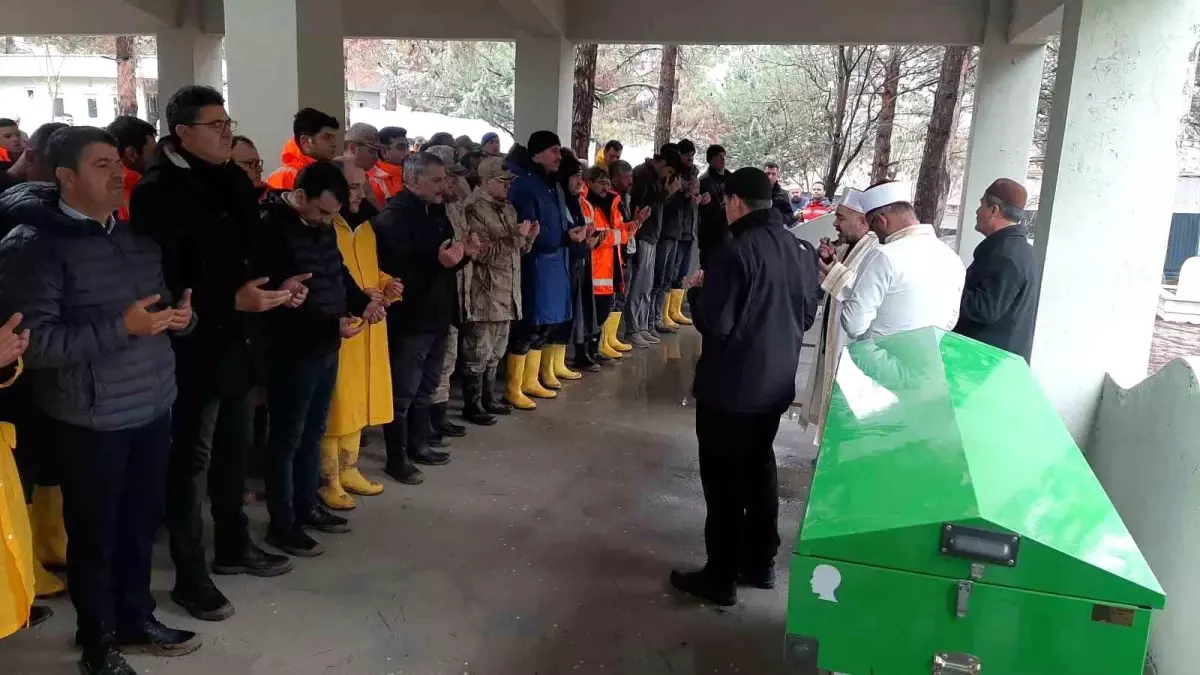 Selde hayatını kaybeden anne ile kızı toprağa verildi