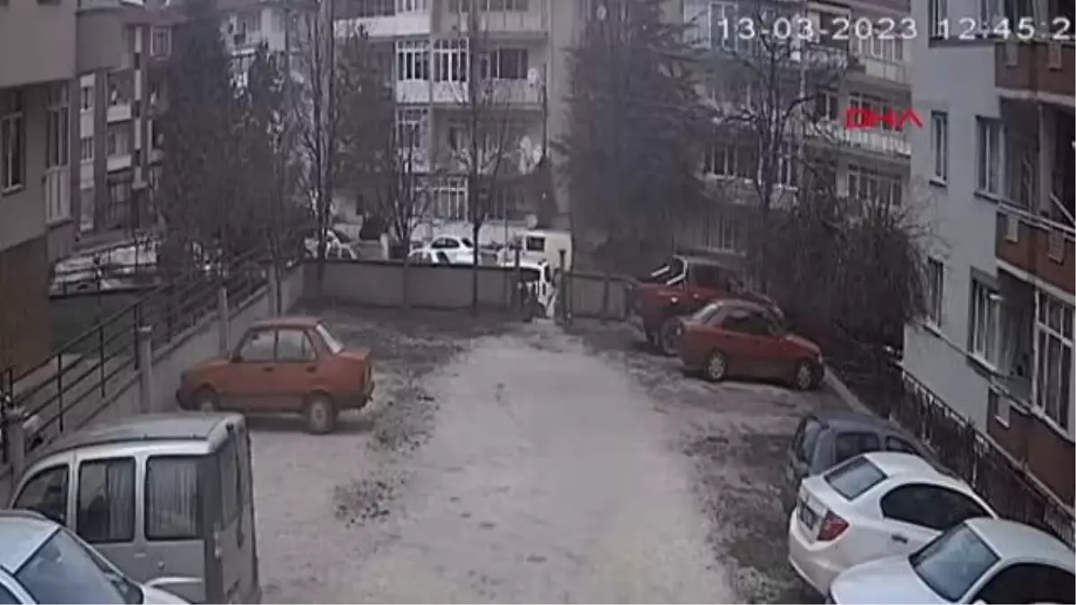 SİTE GİRİŞİNDEKİ ALÜMİNYUM MERDİVEN KORKULUĞUNU ÇALDILAR