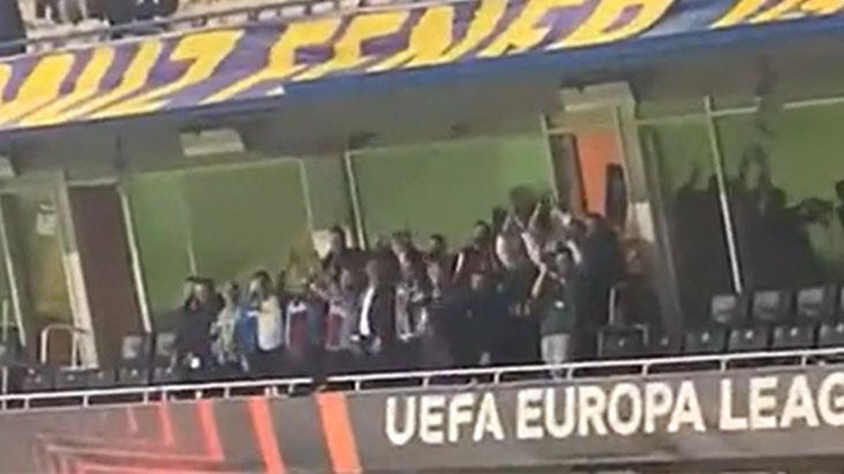 Tarihi görüntüler! Trabzonspor taraftarı, Fenerbahçe'yi desteklemek için Kadıköy'de