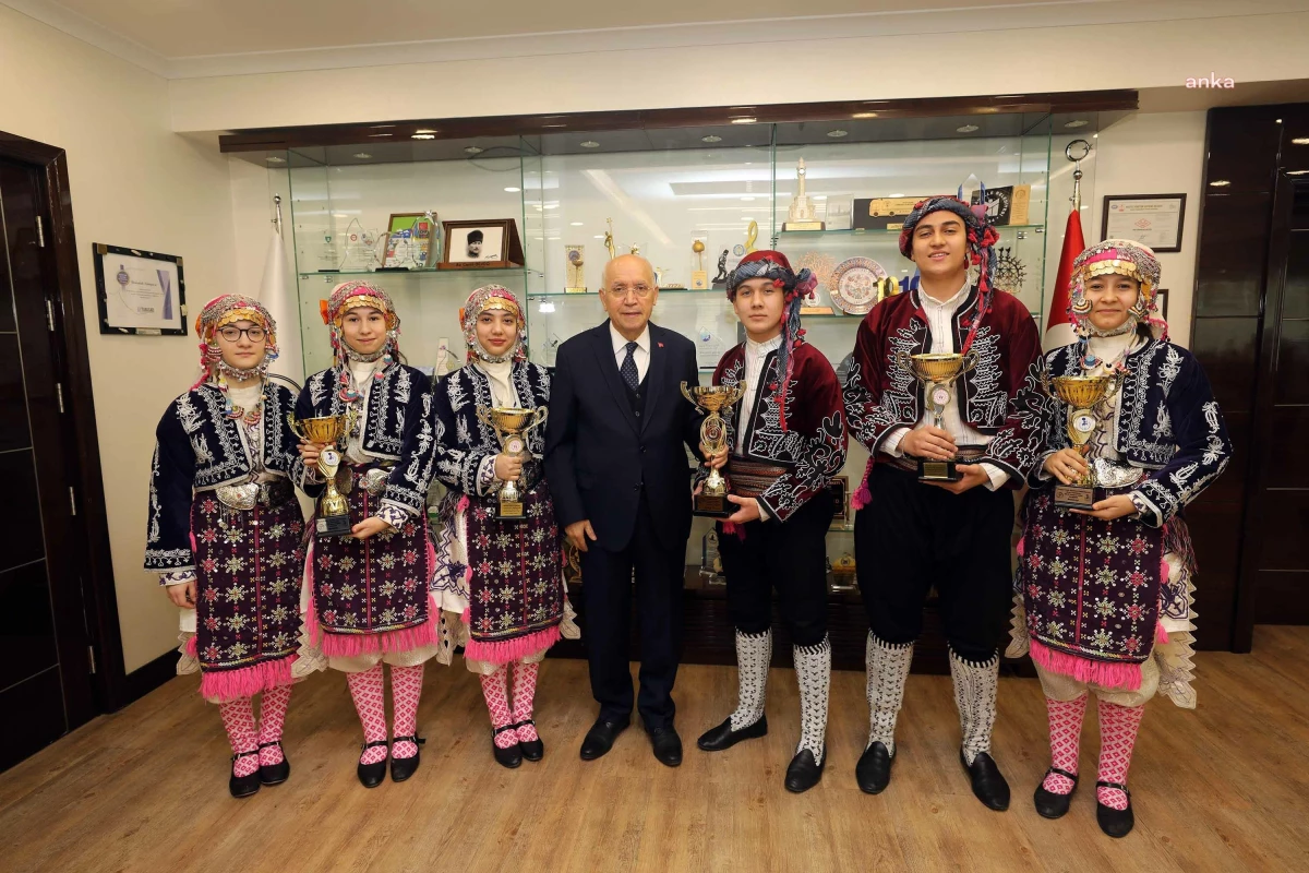 Yenimahalle Belediye Başkanı Yaşar, Tubil\'in Mutluluğunu Paylaştı