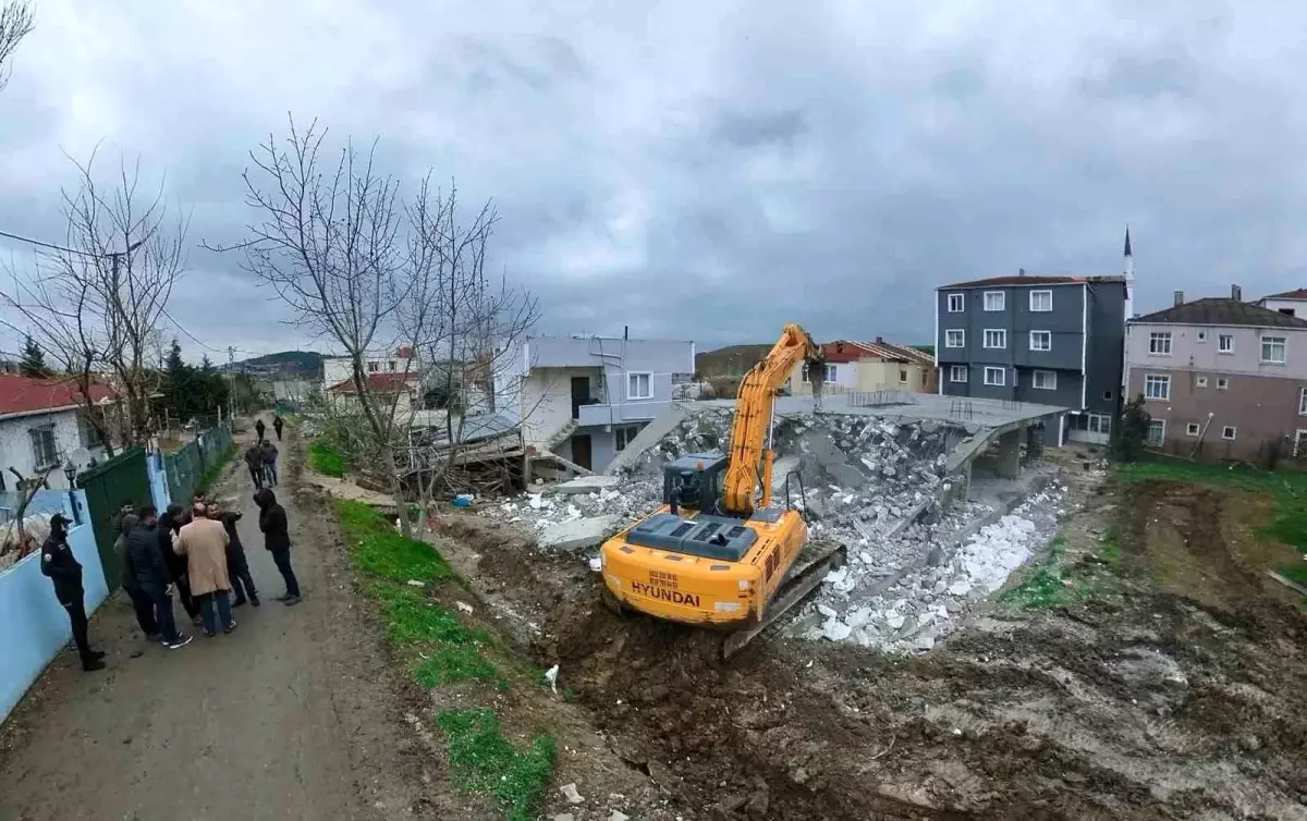 24 kaçak yapı daha belediye ekipleri tarafından yıkıldı