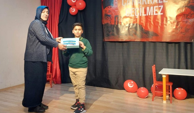 9 Yaşındaki Yekta, Kompozisyon Ödülünü Depremzede Kardeşlerine Hediye Etti