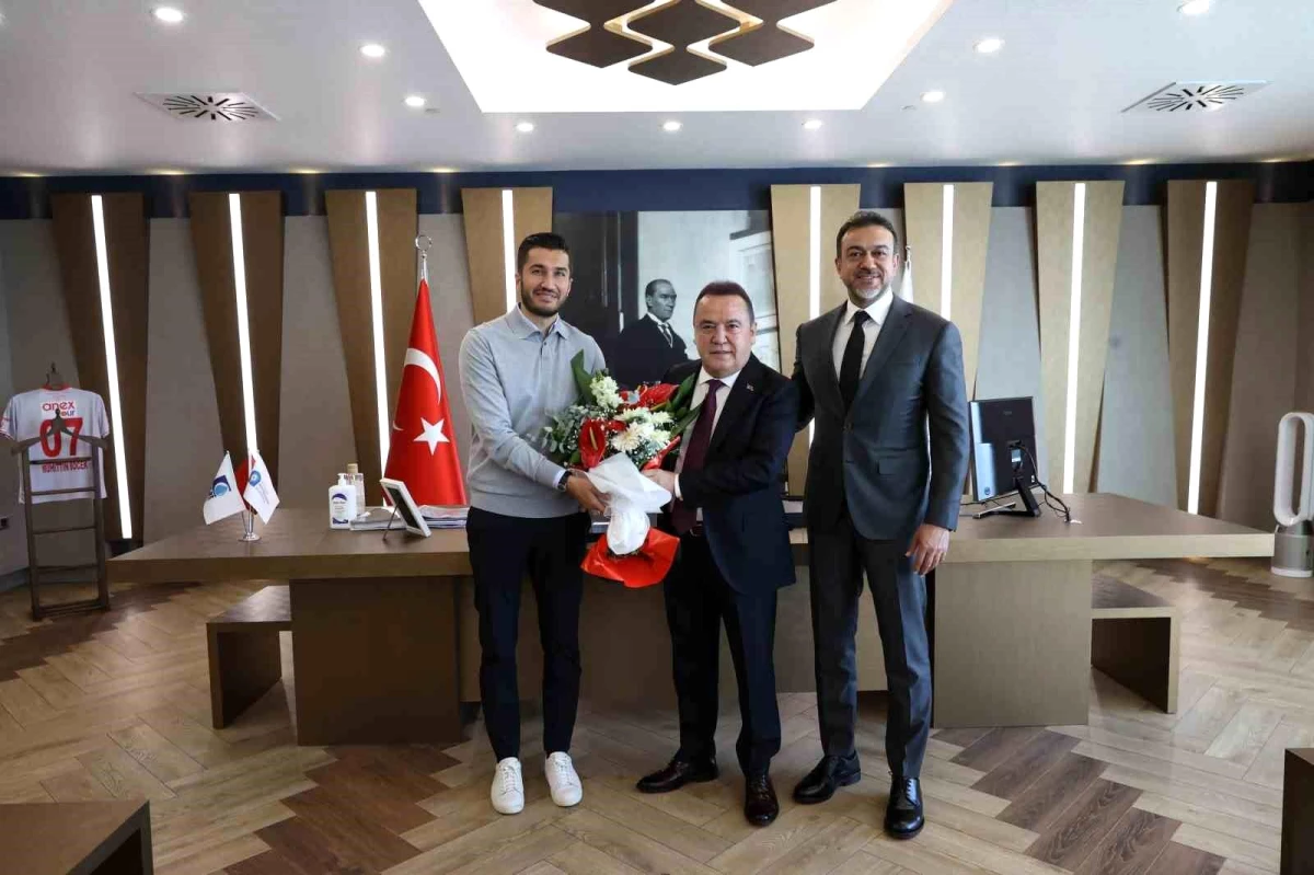 Antalyaspor\'un Yeni Başkanı Sabri Gülel\'den Büyükşehir Belediye Başkanı Böcek\'e Ziyaret