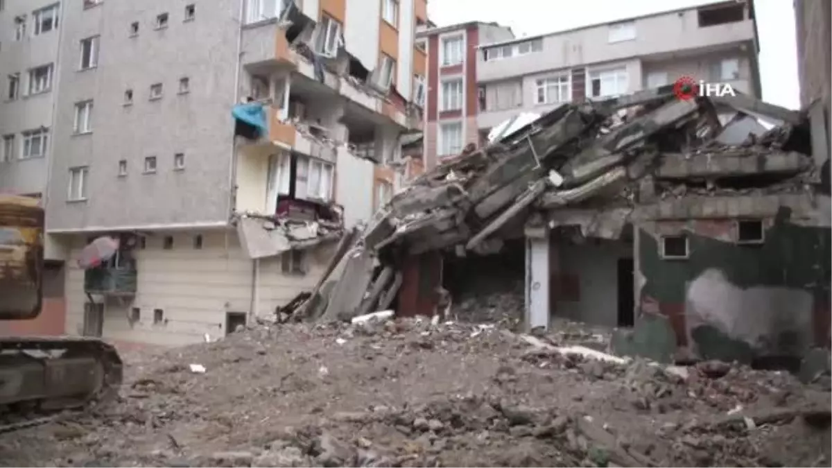 Bahçelievler\'de yıkımı yapılan binanın bir kısmında çökme meydana geldi