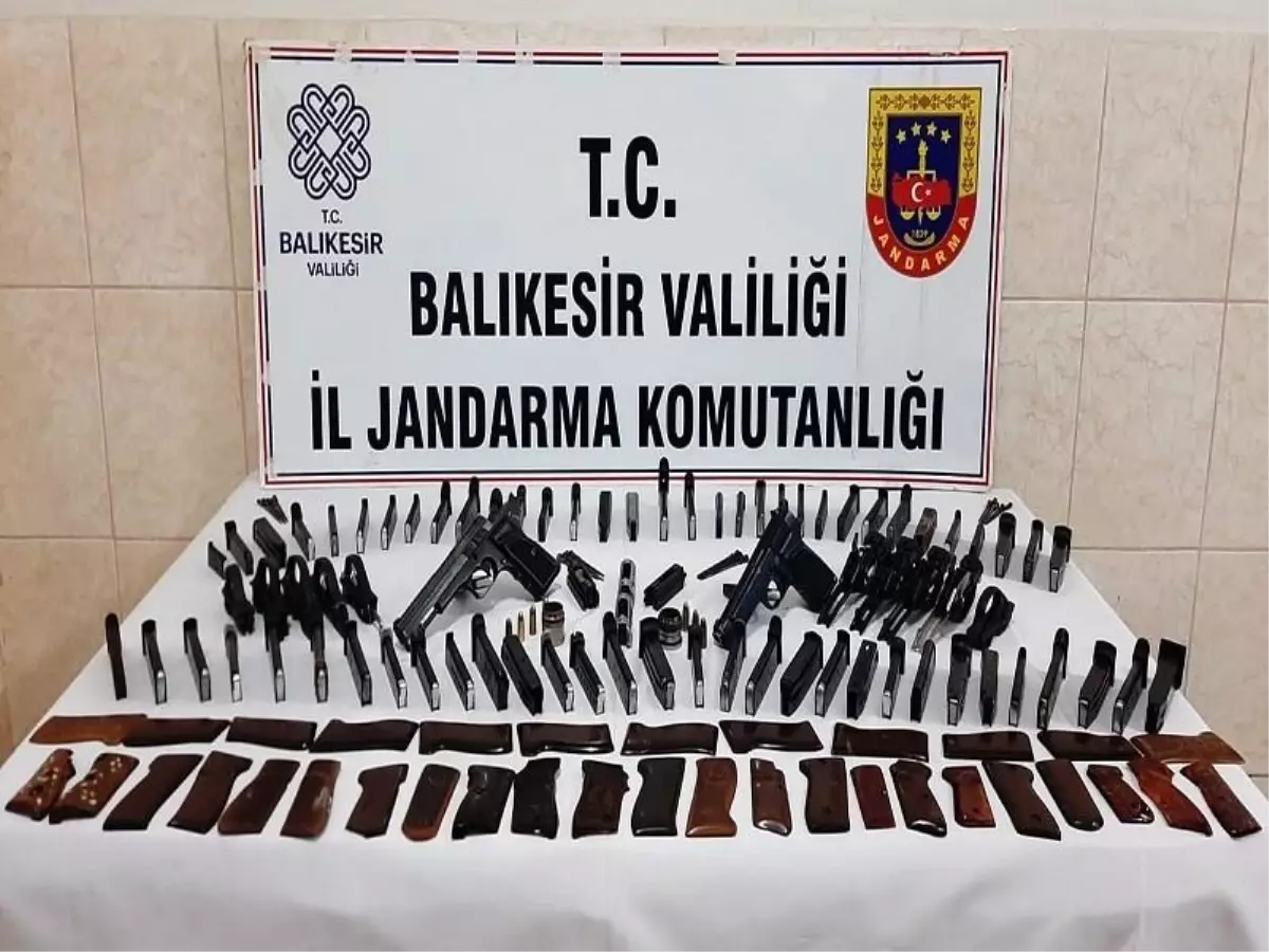 Balıkesir\'de kaçak silah ticareti şüphelisi 3 kişi yakalandı