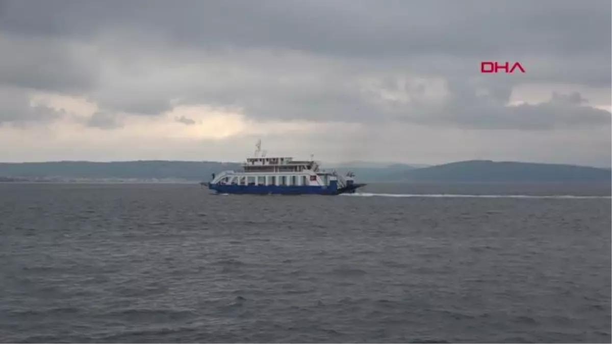 BOZCAADA VE GÖKÇEADA FERİBOT SEFERLERİNE \'FIRTINA\' ENGELİ