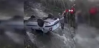 Dereye uçan otomobilin sürücüsü hayatını kaybetti, 1 kişi de öldü