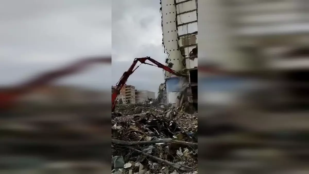 Diyarbakır\'da 89 Kişiye Mezar Olan Diyar Galeria\'nın Yıkımı Tamamlandı