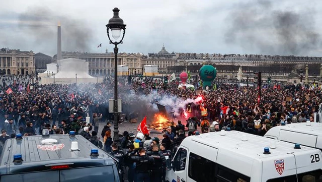 Fransa'da ortalık karıştı! Emeklilik yaşı protestosunda 120 kişi gözaltına alındı