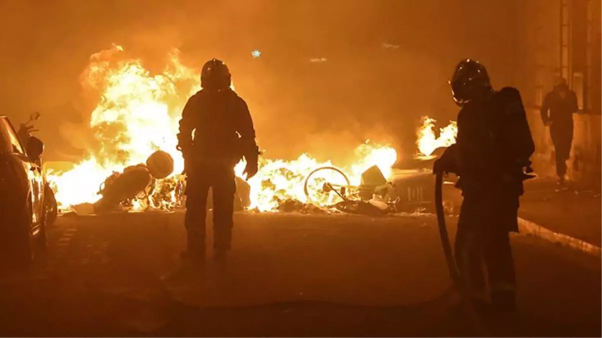 Fransa\'da ortalık karıştı! Emeklilik yaşı protestosunda 310 kişi gözaltına alındı