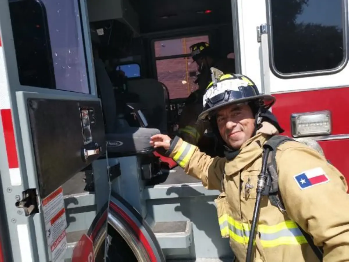 GEMİDEN ATLAYARAK ÇIKTIĞI AMERİKA\'DA GÖNÜLLERE TAHT KURAN TÜRK İTFAİYECİYE TÖRENLİ UĞURLAMA