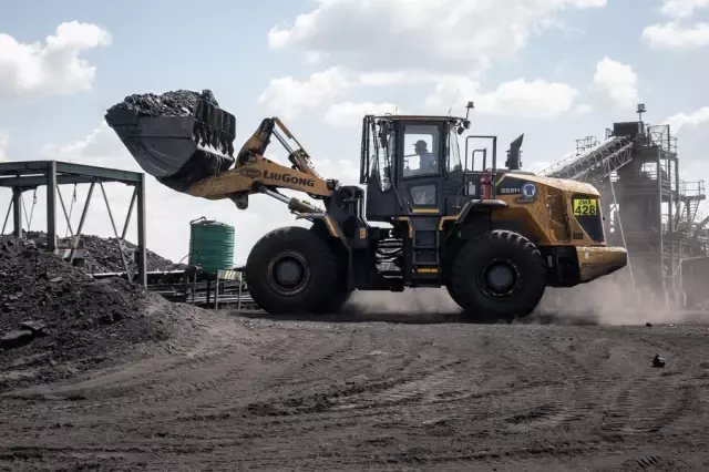 Güney Afrika'nın Madencilik Sektöründe Daralma Sürüyor Güney Afrika'nın Madencilik Sektöründe Daralma Sürüyor