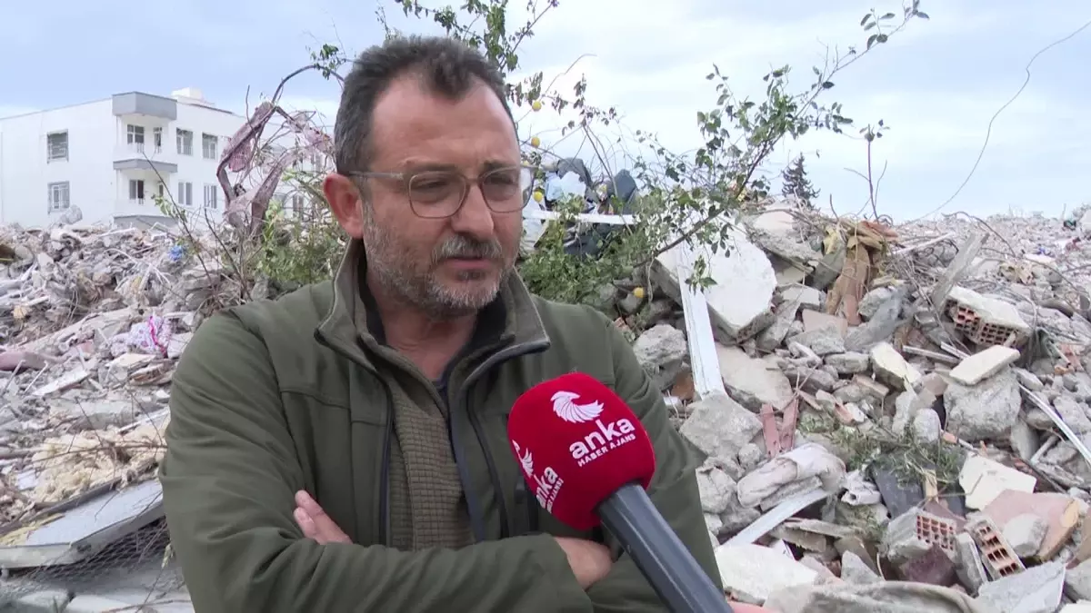 İskenderun\'da Gönüllülerin Yardım Çadırları Kaymakamlık Talimatıyla Boşaltıldı: "Oyuncakların Alelacele Dışarı Atılması Gibi Şeylerle Karşı Karşıya...