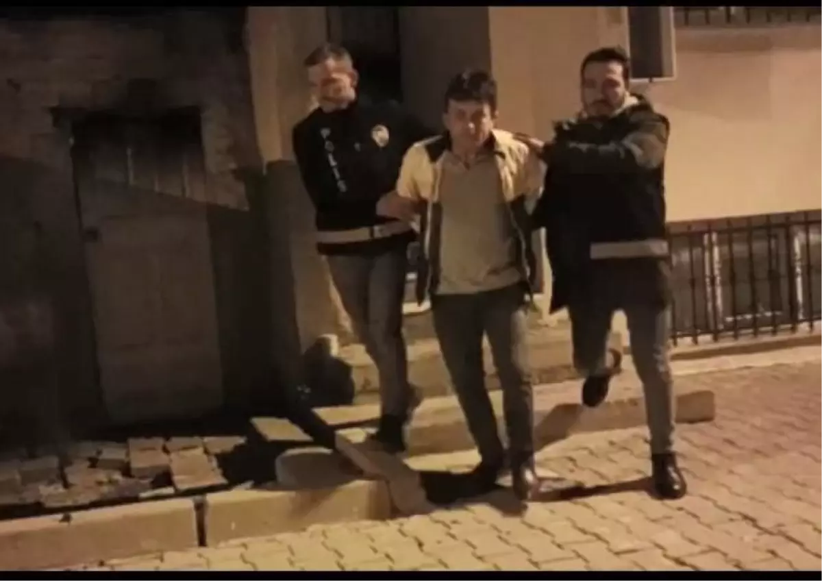 İSTANBUL\'DA FİRARİ HÜKÜMLÜLERE YÖNELİK OPERASYON YAPILDI