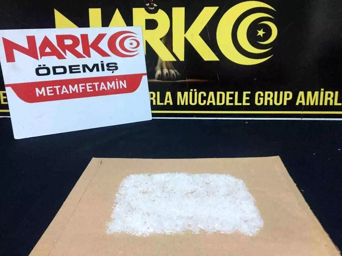İzmir\'de polisten metamfetamin operasyonu: 2 gözaltı