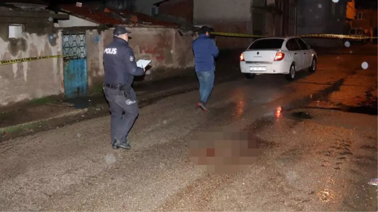 Kavgada tüfekle havaya sıkmak istedi, yanındaki arkadaşını yüzünden vurdu