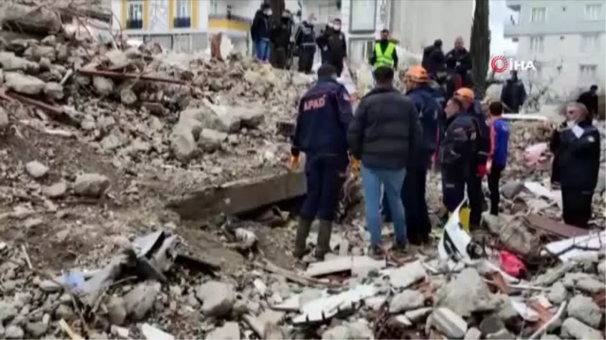 Kayıp olarak aranan kişinin cenazesi enkaz altında bulundu