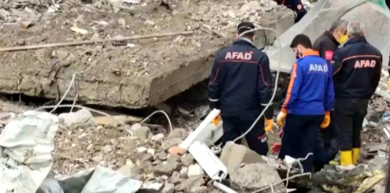 Kayıp olarak aranan kişinin cenazesi enkaz altında bulundu