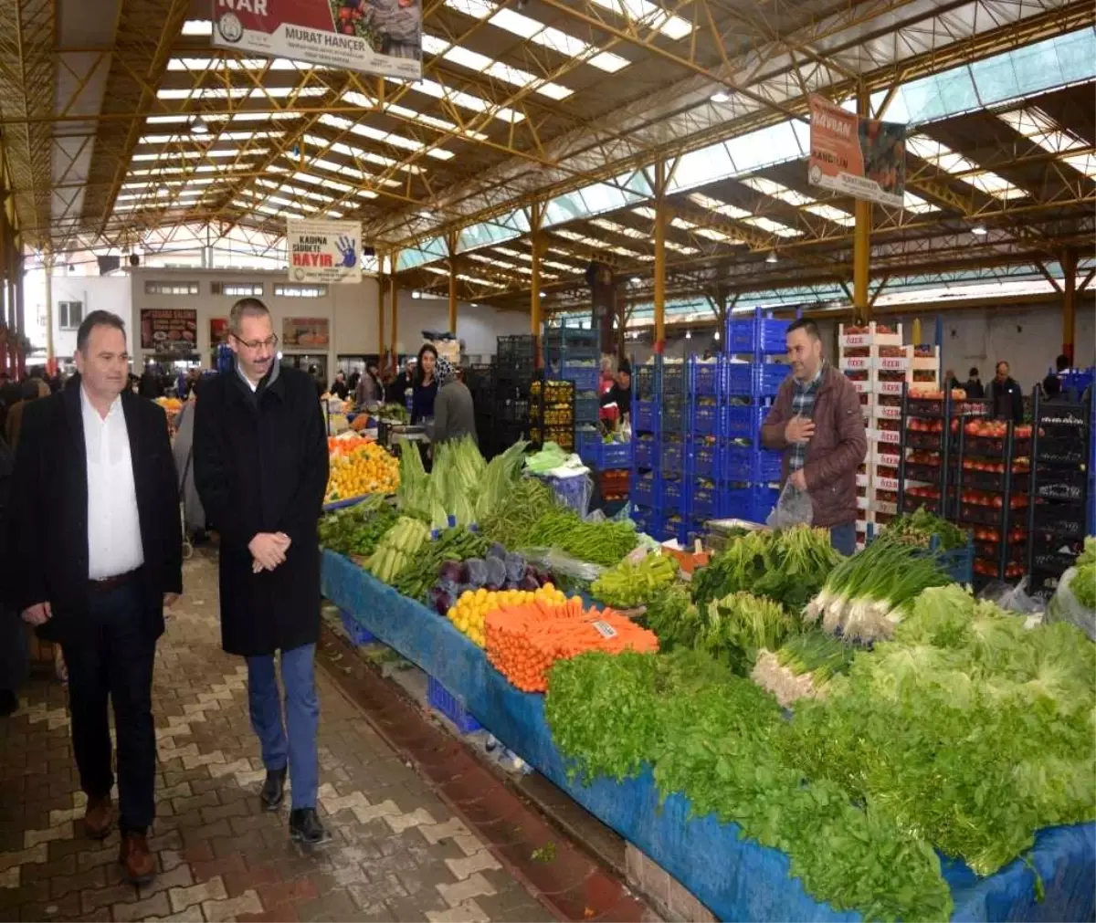 Kaymakam Özderin, pazar esnafını ziyaret etti