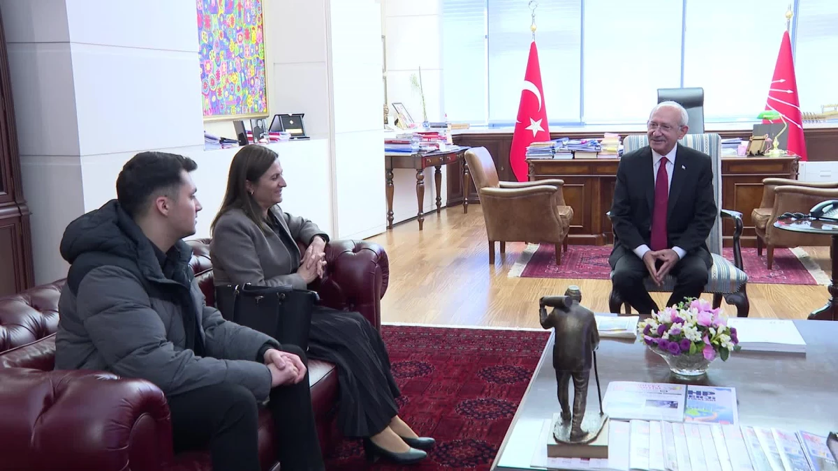 Kemal Kılıçdaroğlu, Tahir Elçi\'nin Eşi Türkan Elçi ve Oğlu Arda Elçi ile Görüştü