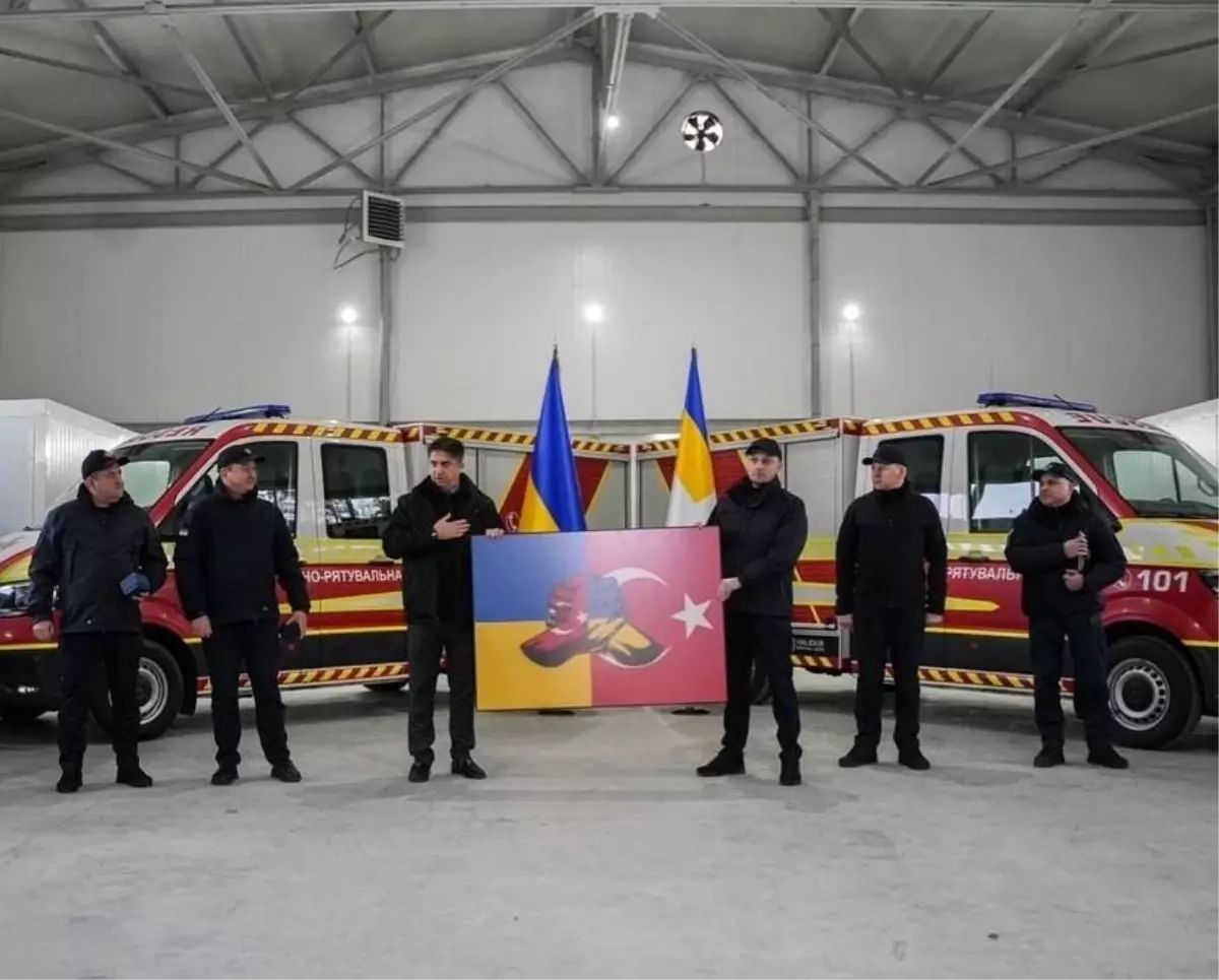 Kiev Büyükelçisi Güldere, Türkiye\'de kurtarma çalışmalarına katılan Ukraynalı ekiple görüştü