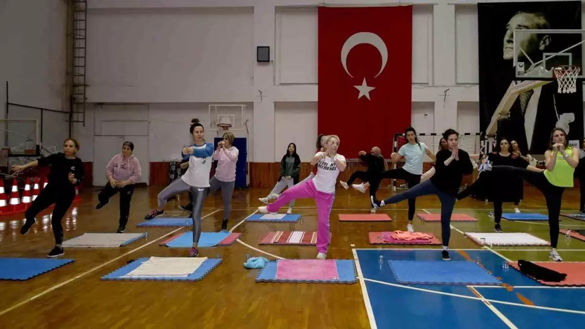 Kuşadası Belediyesi\'nden kadınlar için pilates dersi