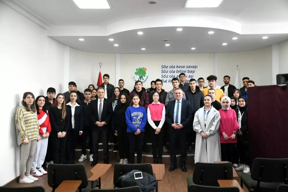 Mamak\'ta gençler ve çocuklar sandığa gitti