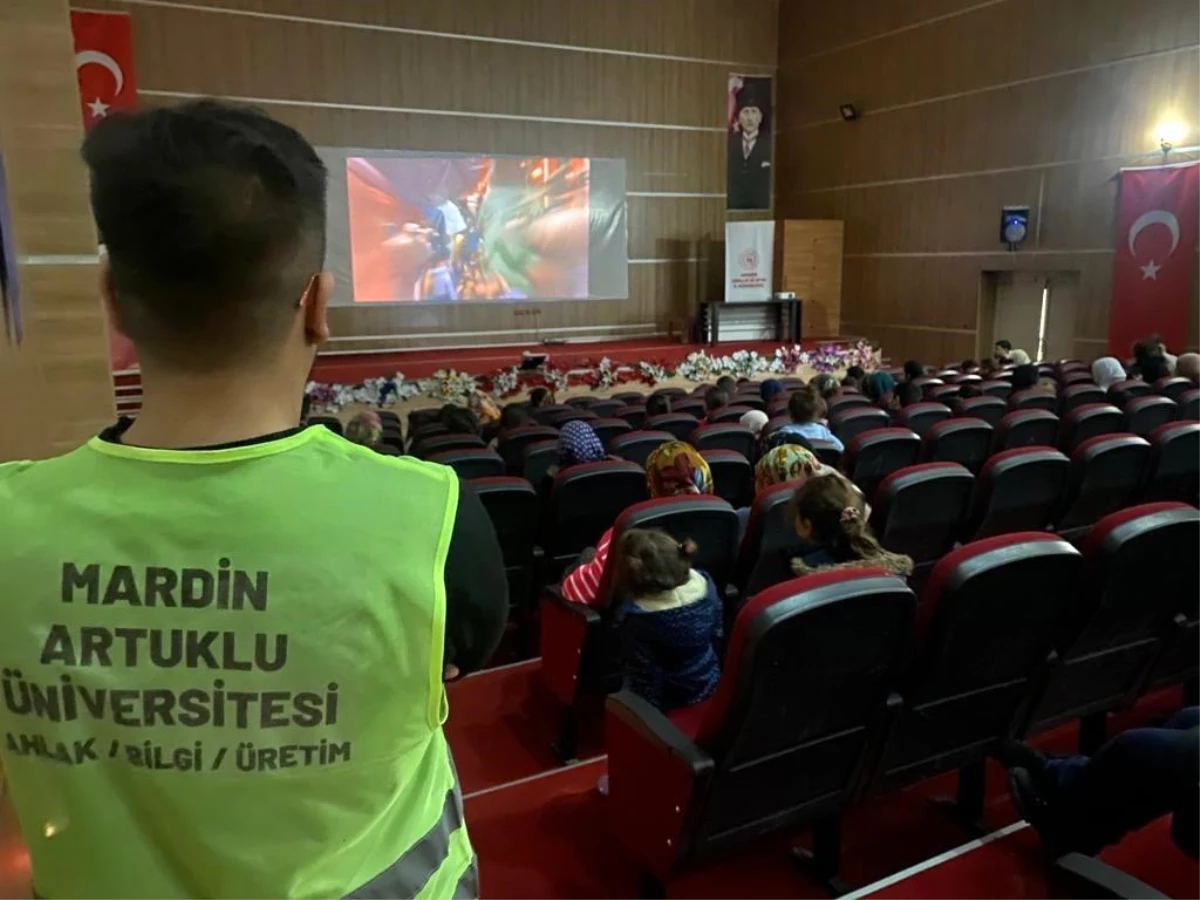 Mardin\'de depremzedeler için sinema günleri başladı