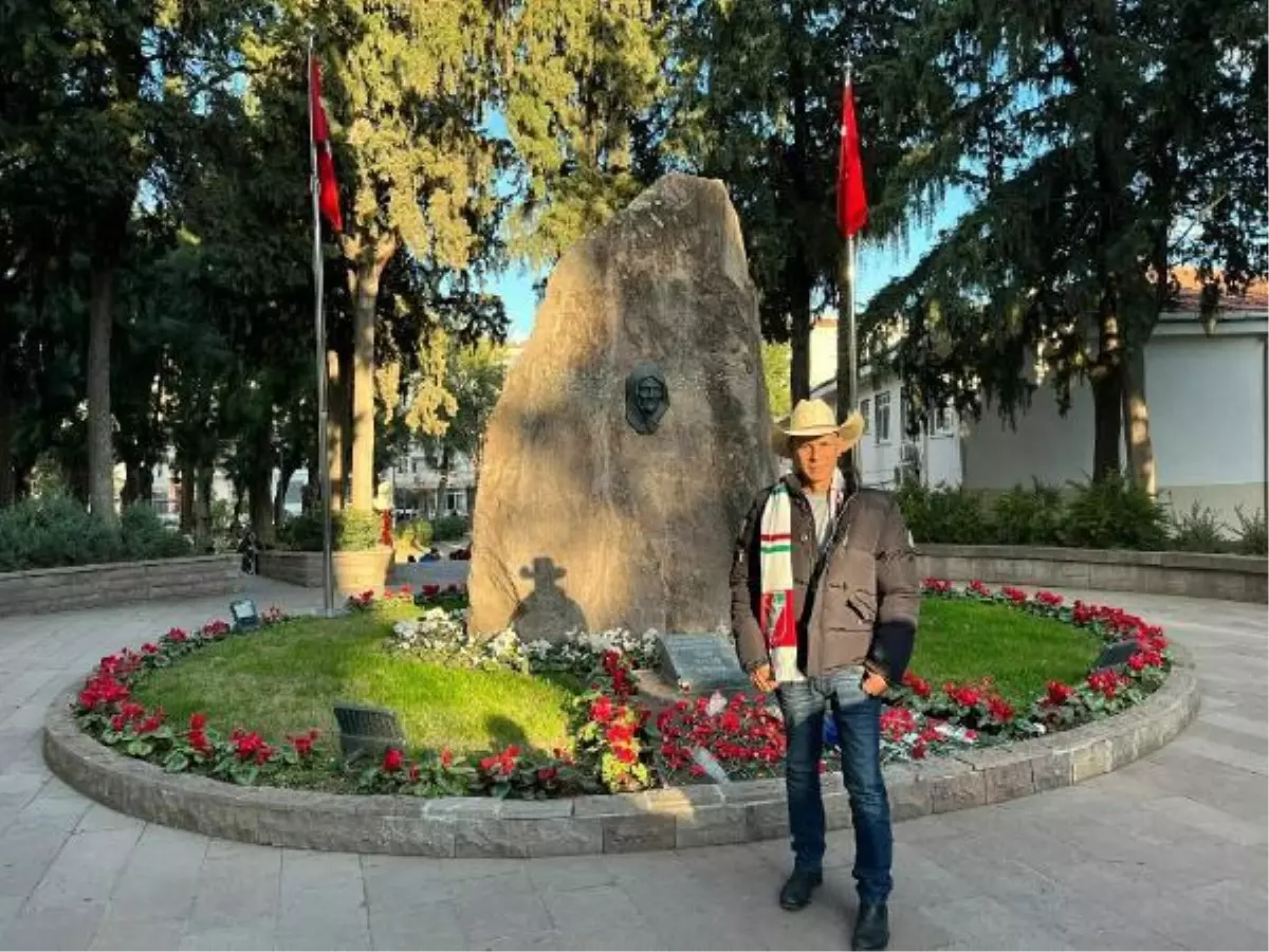 Meksikalı ressam deprem bölgesinde yardım çalışmalarına katıldı, felaketi duvara resmedecek