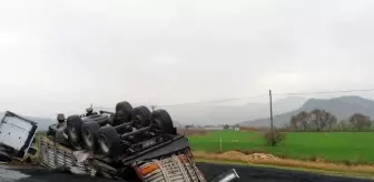 Nallıhan Ankara yolunda tır şarampole devrildi: 1 yaralı