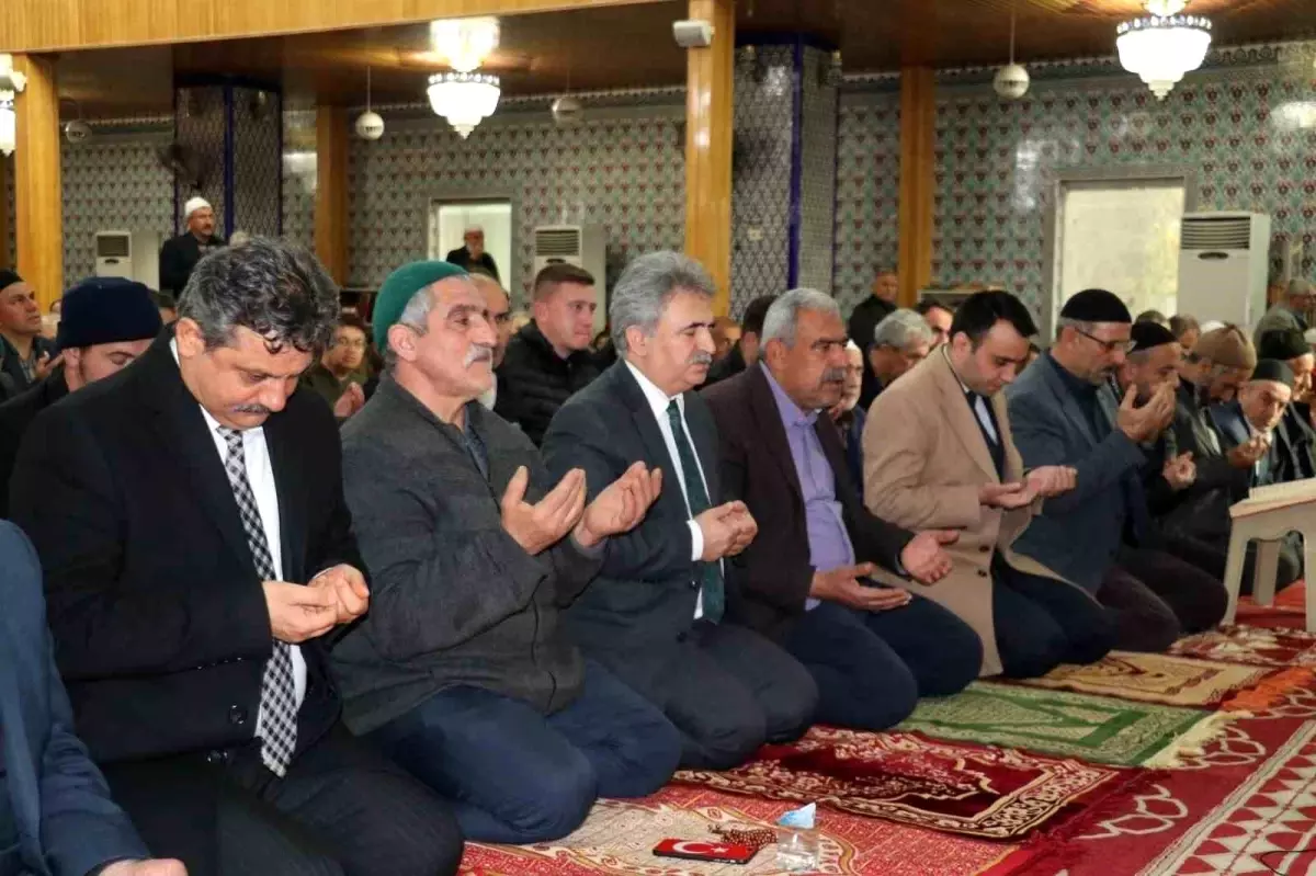 Siirt\'te Çanakkale ve deprem şehitleri dualarla anıldı