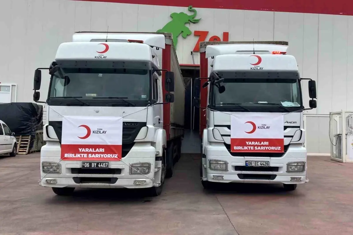 Türk Kızılay İzmir'den deprem bölgesine 16 tır konserve gıda gönderdi