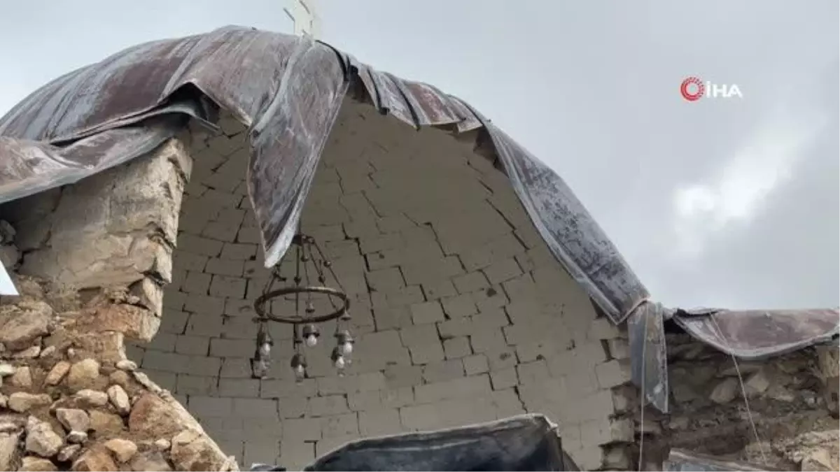 Adıyaman\'daki Mahmut El-Ensari Türbesi yaşanan depremlerde kısmen çöktü