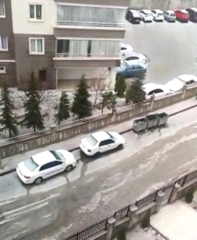 Ankara'da sağanak yağış ve dolu etkili oldu