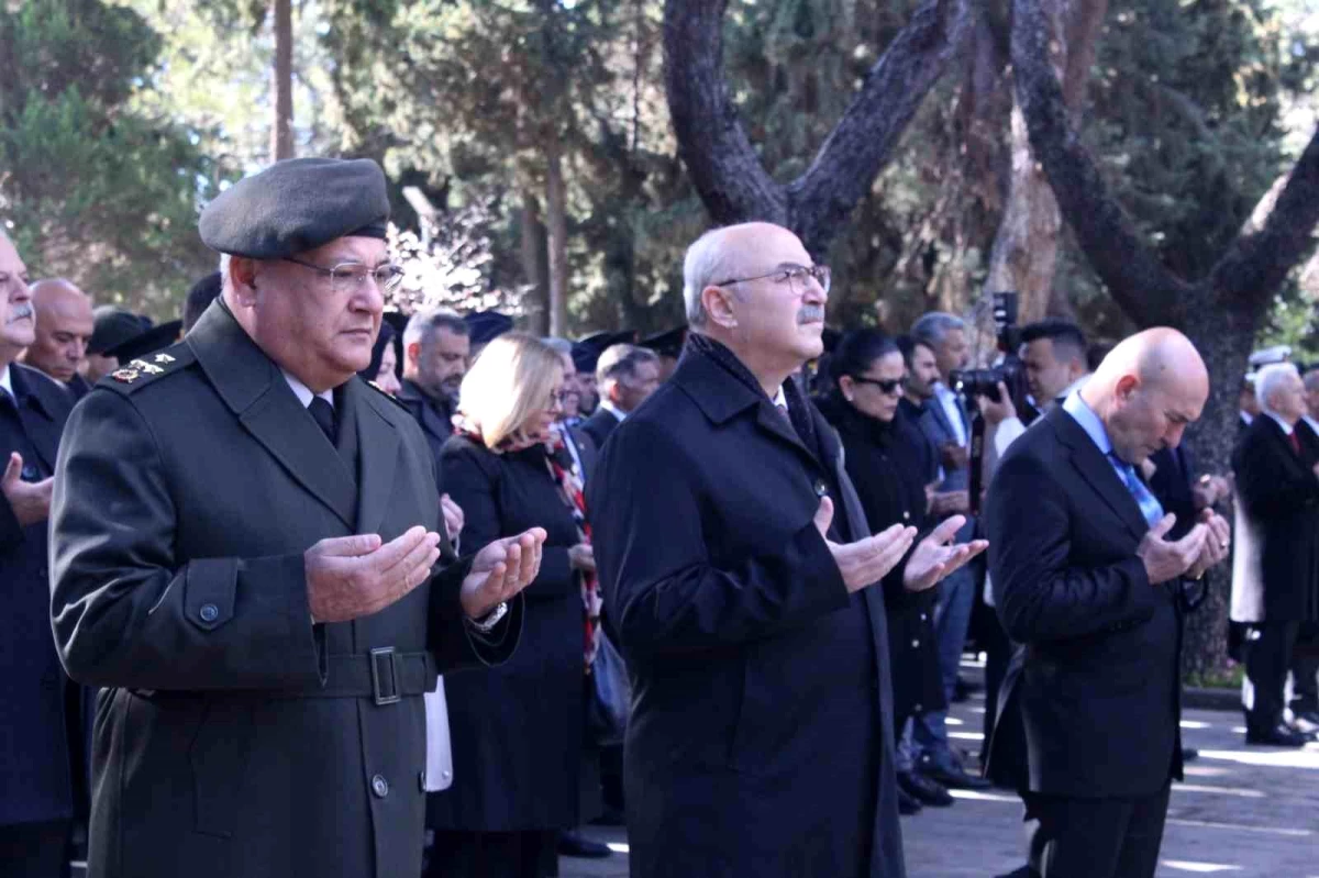 Çanakkale şehitleri İzmir\'de törenle anıldı