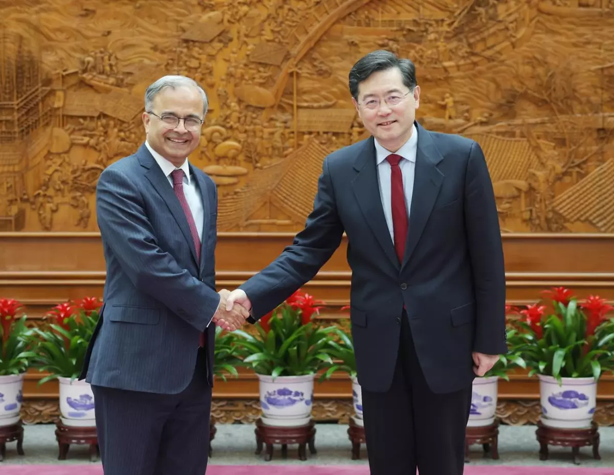 Çin Dışişleri Bakanı Pakistanlı Mevkidaşıyla İkili İlişkiler Konusunda Görüştü