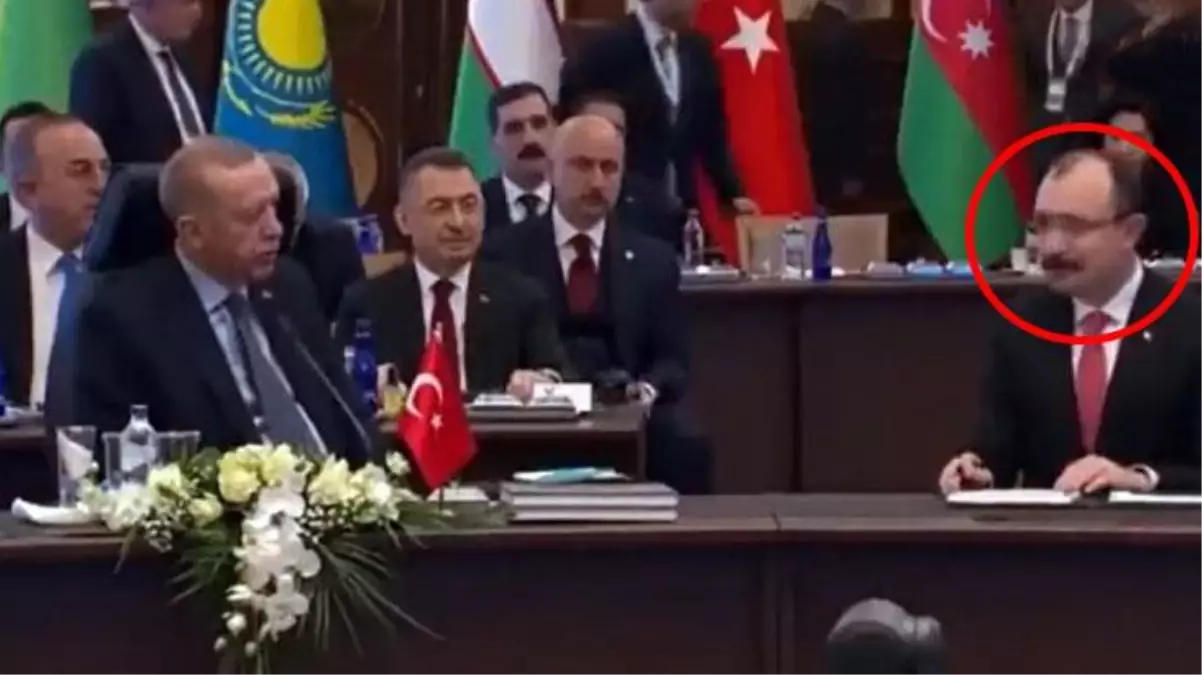 Cumhurbaşkanı Erdoğan\'dan Bakan Muş\'a imza tepkisi: O ne biçim imza, değiştir