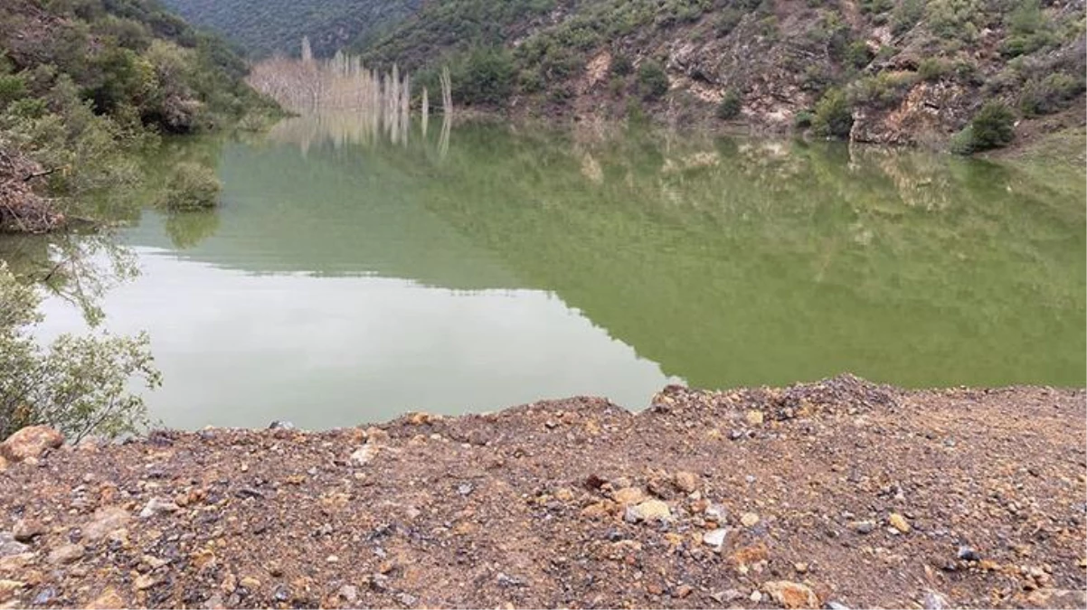 Dağın dağa kavuşması nedeniyle oluşan doğal gölün su seviyesi yükselince 5 köy tahliye edildi