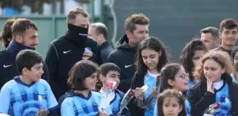 Erzurumspor, aralarında depremzedelerin de olduğu öğrencileri misafir etti