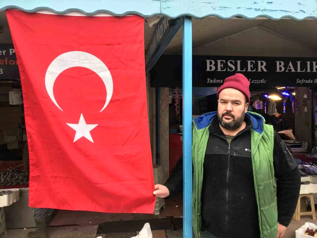 Eskişehir\'de dükkânlar Türk bayraklarıyla donatıldı