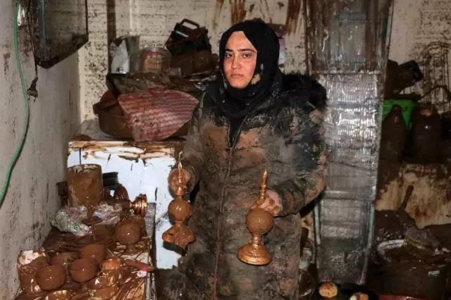 Her şeyi önüne katıp götüren sel suları, genç kızın hayallerini de alıp gitti: Artık evlenemem Her şeyi önüne katıp götüren sel suları, genç kızın hayallerini de alıp gitti: Artık evlenemem